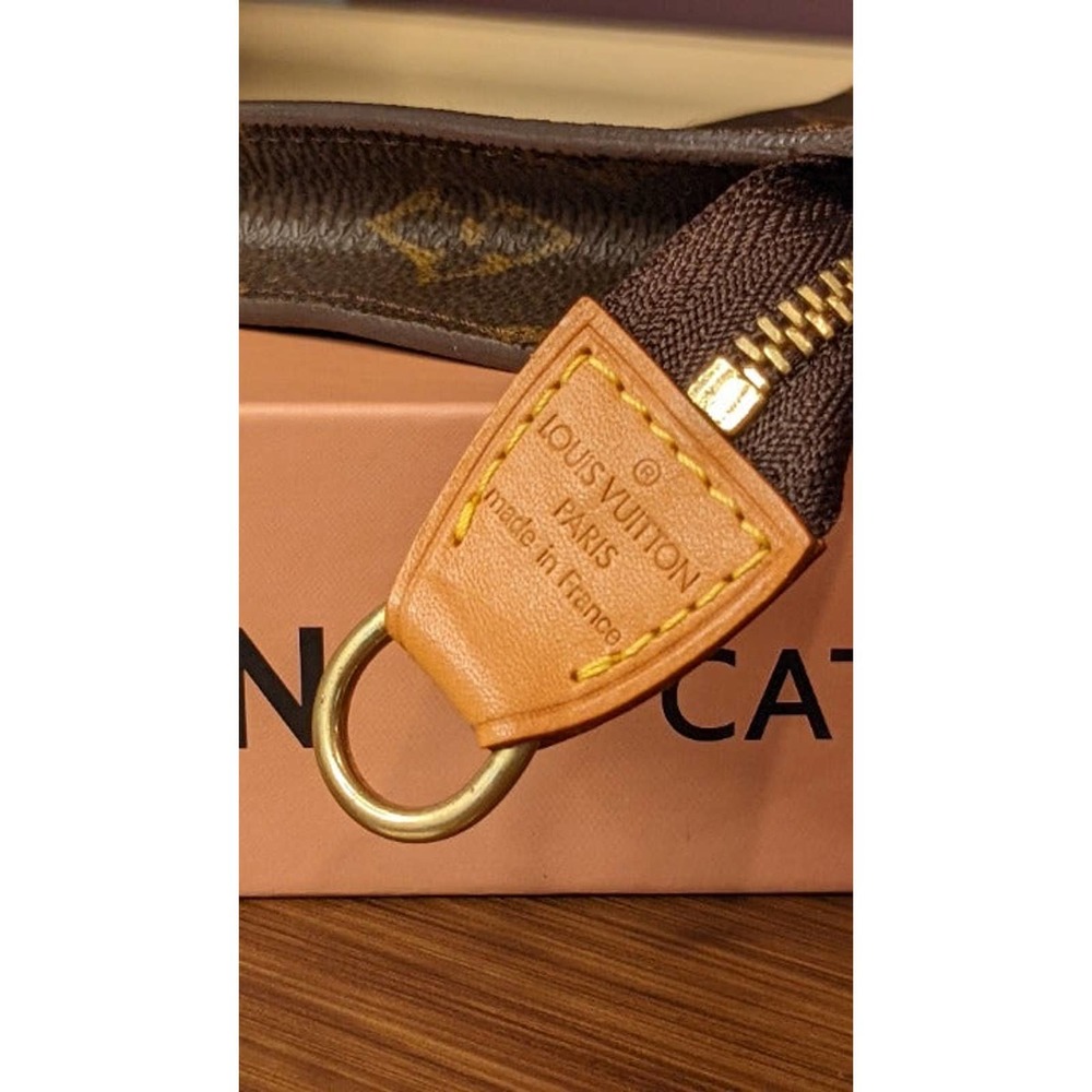 ***SOLD*** Louis Vuitton Monogram Bucket Pouch - (NWOT) - Picture 4 of 7